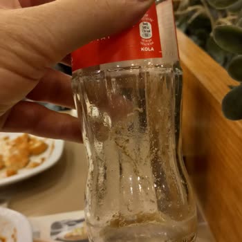 Cam Şişe Coca-Cola'da Karşılaştığım Tortu Ve Hijyen Endişesi