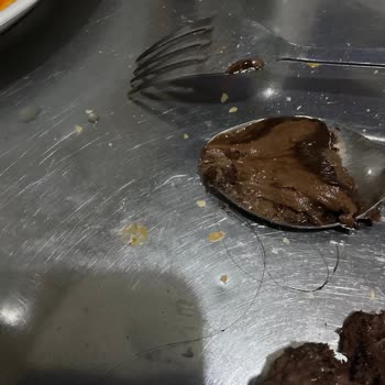 BİM Aldığım Yaş Pastadan Kıl Çıktı Hijyen Sorunu Yaşadım