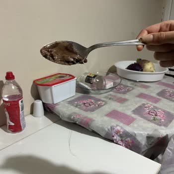 BİM Aldığım Yaş Pastadan Kıl Çıktı Hijyen Sorunu Yaşadım