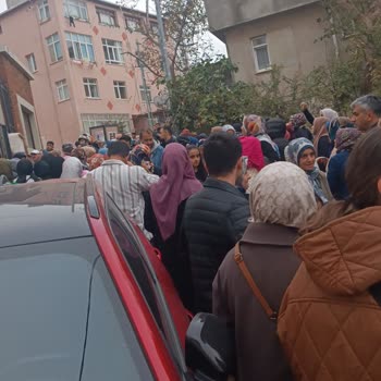 Okul Kapılarının Kilitli Olması Ve Trafik Sorunları Öğrencilerin Güvenliğini Tehdit Ediyor
