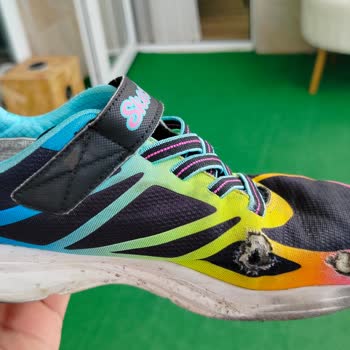 4 Ayda Yırtılan Skechers Ayakkabı İçin Değişim Talebim Reddedildi