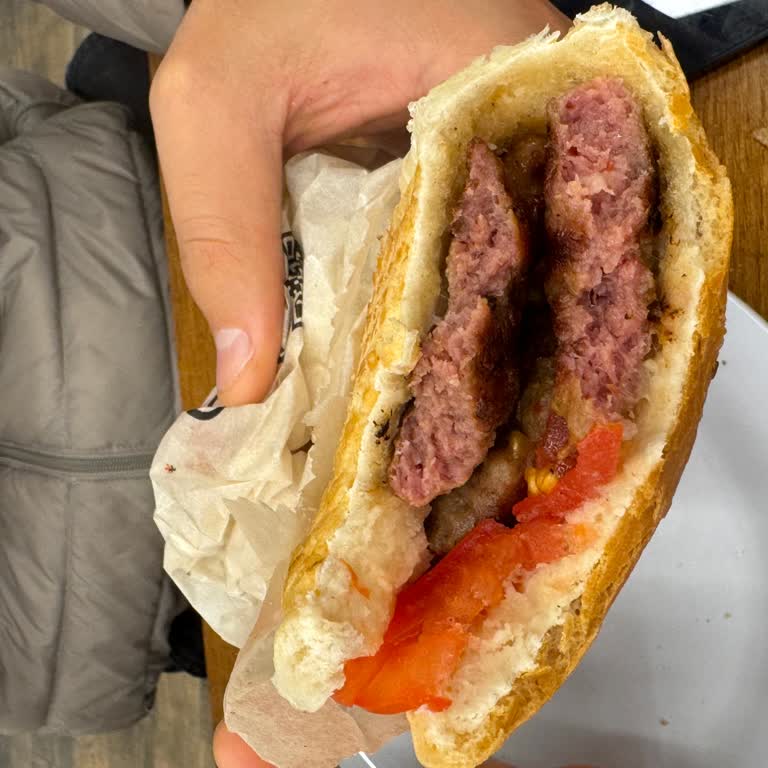 Kötü Hizmet Ve Kalitesiz Ürün Deneyimi: Çiğ Köfte, Erimeyen Kaşar Ve İlgisiz Personel!