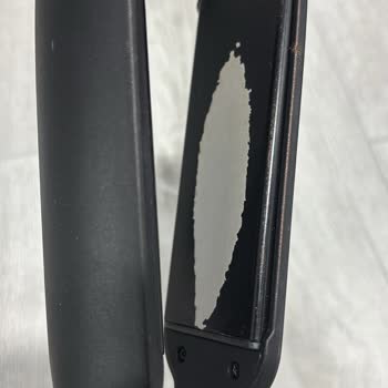 Dört Ayda Soyulan Saç Düzleştirici Ve Yanıtsız Mağaza