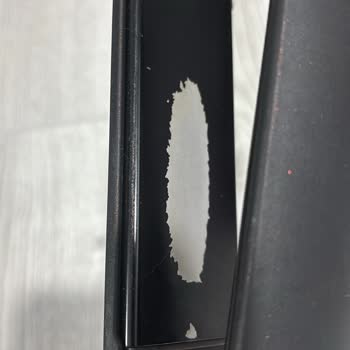 Dört Ayda Soyulan Saç Düzleştirici Ve Yanıtsız Mağaza