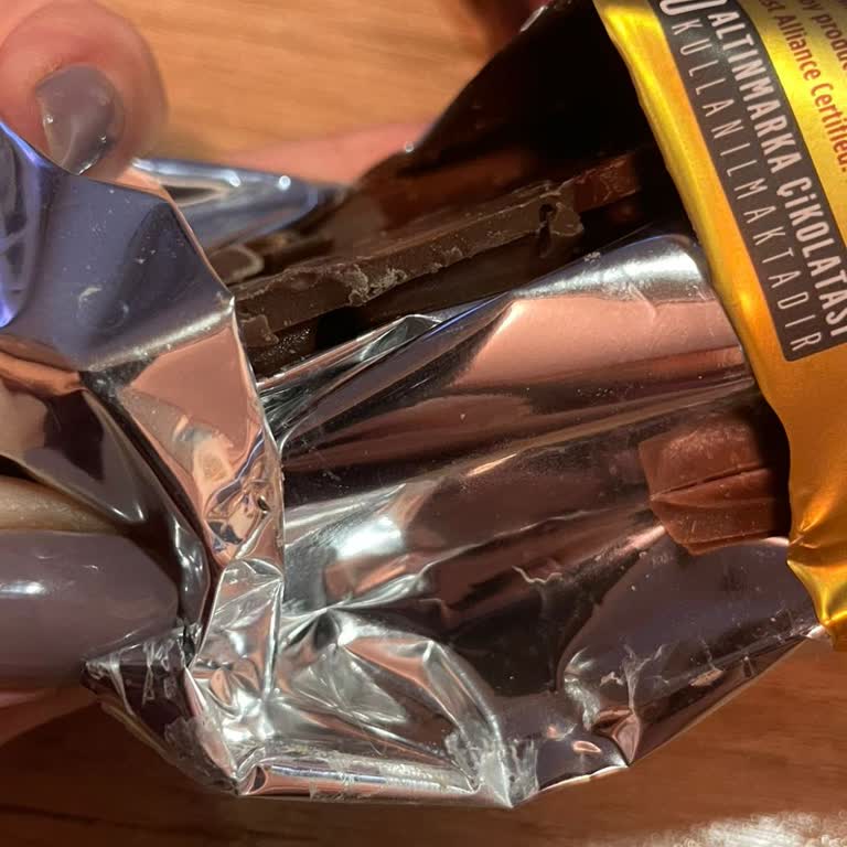 Fındık Kreması Dolgulu Çikolatanın İçinden Dolgu Çıkmaması Hayal Kırıklığı Yarattı