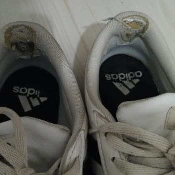 Adidas Kısa Sürede İç Süngeri Dağılan Ayakkabıma Değişim Talebim Reddedildi