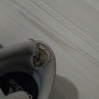 Adidas Kısa Sürede İç Süngeri Dağılan Ayakkabıma Değişim Talebim Reddedildi