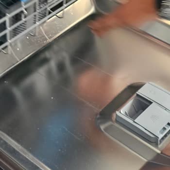 Yeni Alınan Bulaşık Makinesinde Kapak İçinde Su Lekeleriyle Karşılaştım