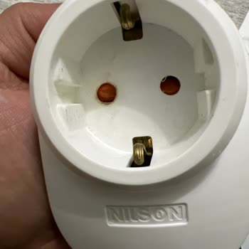 Akım Korumalı Prizde Yanma Ve Erime Tehlikesi Yaşadım