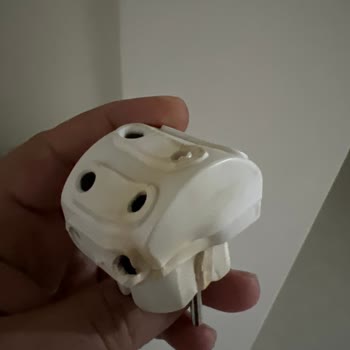 Akım Korumalı Prizde Yanma Ve Erime Tehlikesi Yaşadım