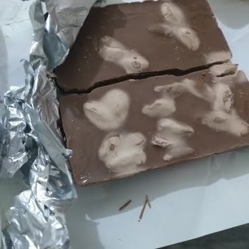 Aldığım Çikolatada Bozuk Koku Ve Renk Nedeniyle Gıda Güvenliği Endişesi Yaşadım