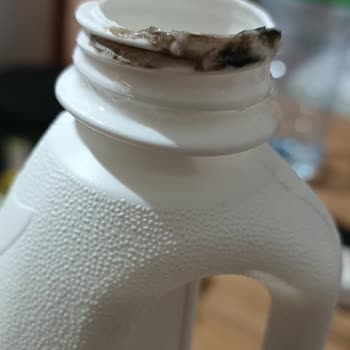 Shell İstasyonunda Son Kullanma Tarihi Geçmiş Ve Bozulmuş Ayran Satışı