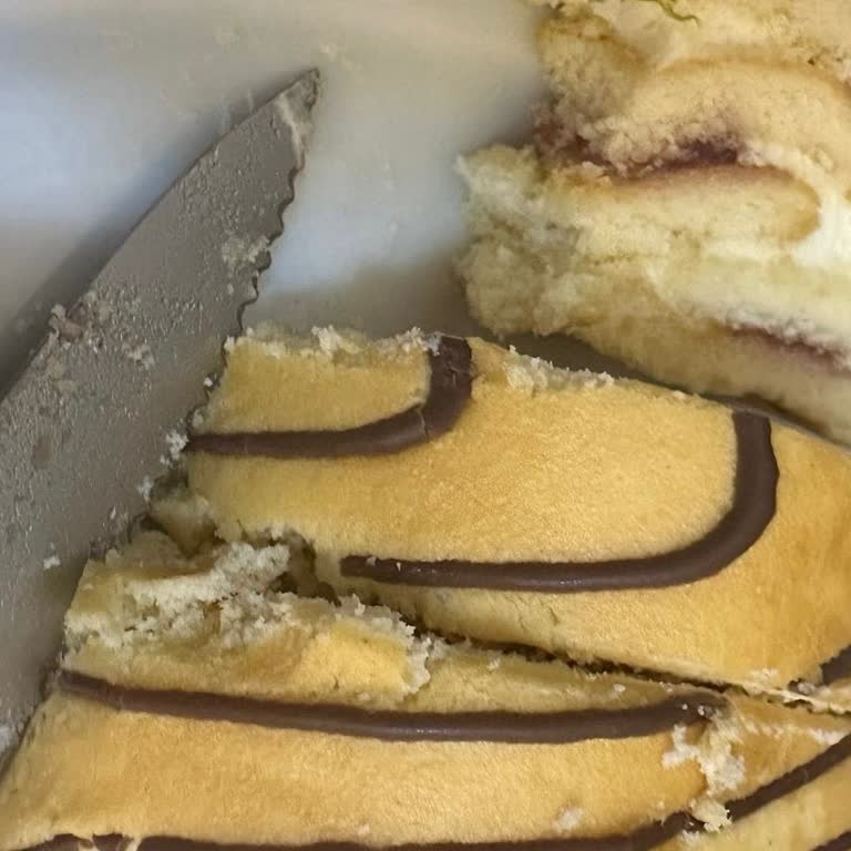 Ülker Dankek Rulo Pasta İçinden Çıkan Yeşil Cisim Endişesi