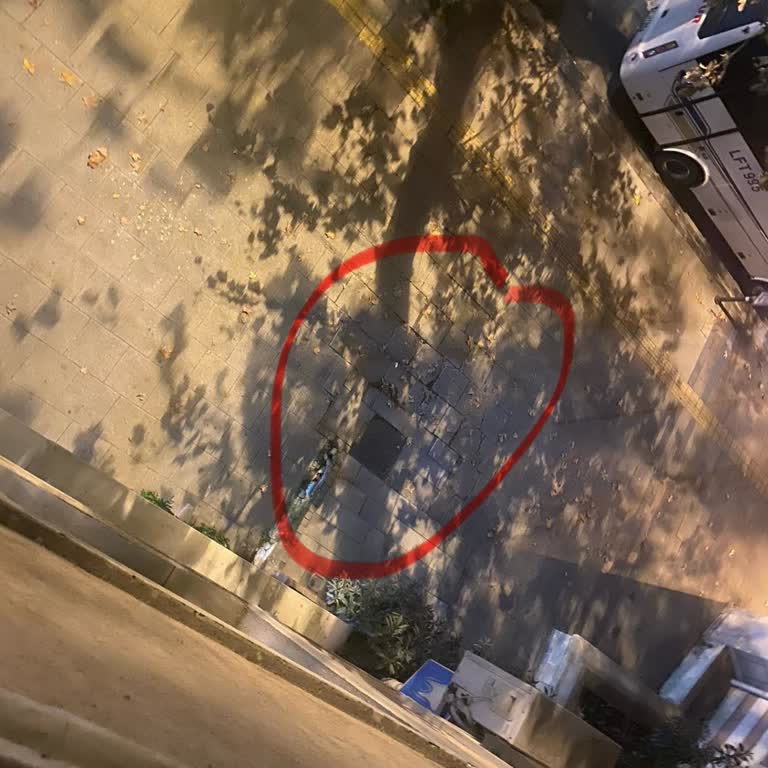 İstanbul Büyükşehir Belediyesi Fındıkzade'de Çöken Kaldırım Yaya Güvenliğini Tehdit Ediyor