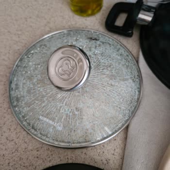 Korkmaz Mutfak Eşyaları Üç Tencerenin de Kapağı Durduğu Yerde Kırıldı