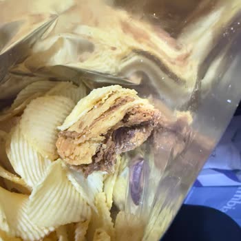 Aldığım Cipsin İçinden Anormal Parça Çıktı, Sağlık Sorunları Yaşadım Ve Geri Dönüş Alamadım