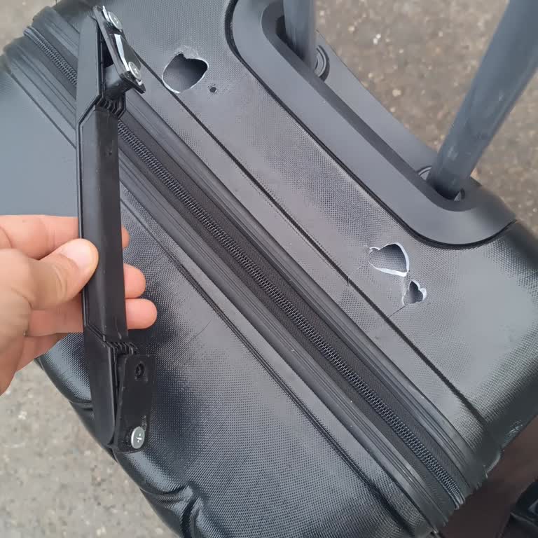 Diyarbakır Belediye Taksisinde Dikkatsiz Şoför Valizimi Kırdı, Mağdur Edildim