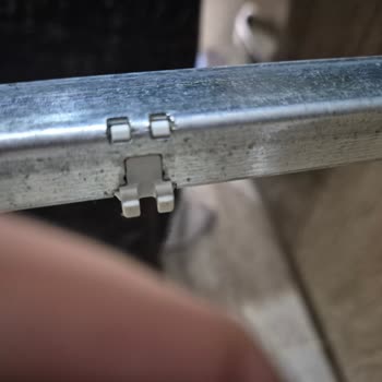 Samet Çekmece Rayı İçin Yedek Plastik Kilitleme Tırnağı Bulamıyorum