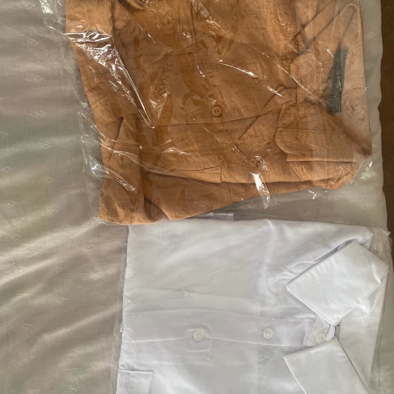 Sipariş Ettiğim Trençkot Yerine Alakasız Gömlekler Gönderildi Muhatap Bulamıyorum