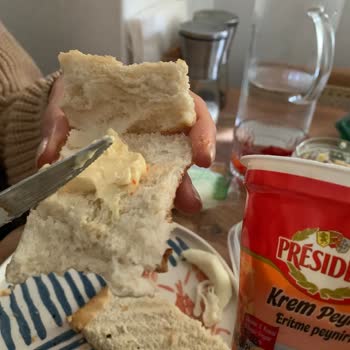 President Peynir'de Yabancı Madde Şoku!