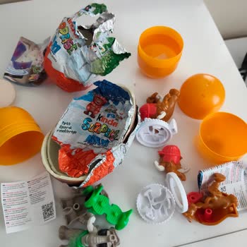 Yılbaşı Temalı Kinder Sürpriz Yumurtalardan Aynı Oyuncak Çıkması Hayal Kırıklığı Yarattı