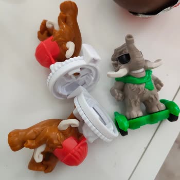 Yılbaşı Temalı Kinder Sürpriz Yumurtalardan Aynı Oyuncak Çıkması Hayal Kırıklığı Yarattı