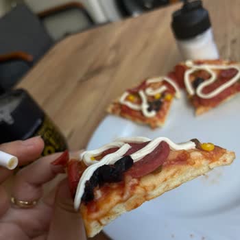 Superfresh Dondurulmuş Pizzadan Saç Çıkması Ve Hijyen Endişesi