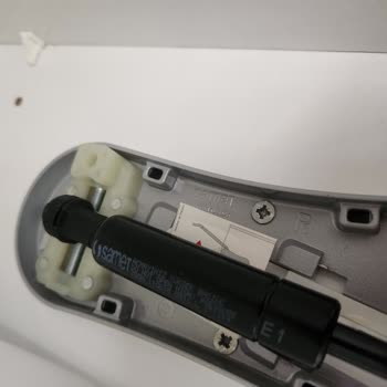 Dolap Kapaklarındaki Piston Arızası Nedeniyle Kullanım Sorunu