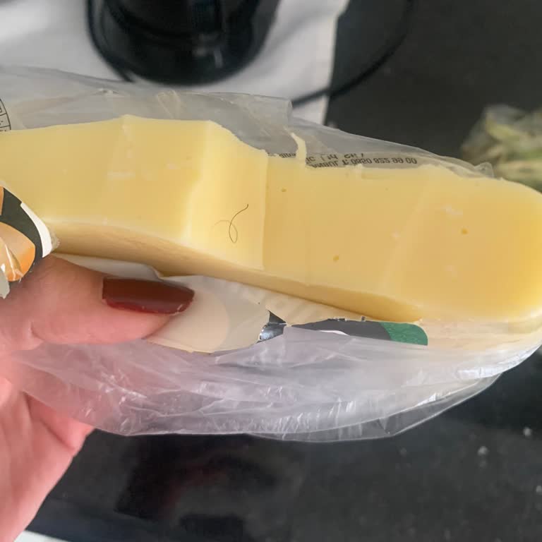 Aldığım Kaşar Peynirinden Çıkan Kıl Güvenimi Sarstı