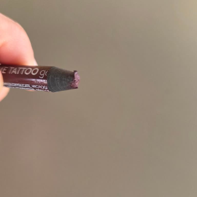 Sürekli Kırılan Göz Kalemi Göz Sağlığımı Tehdit Ediyor