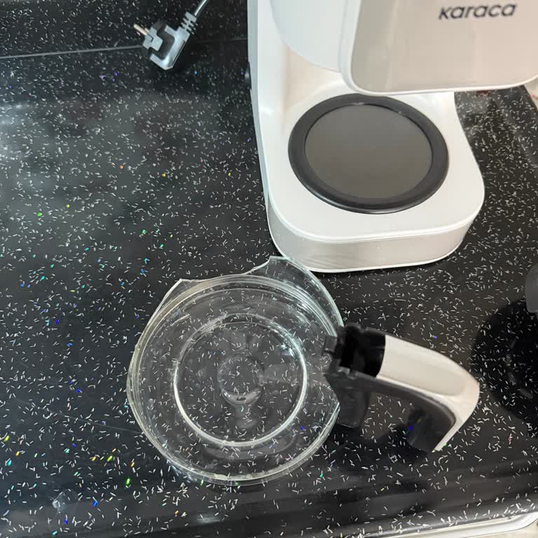 Karaca Züccaciye Filtre Kahve Makinesi Demliği Kırıldı!