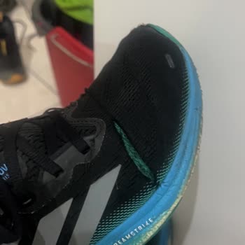 Kısa Sürede Deforme Olan Adidas Ayakkabı Ve Olumsuz İnceleme Sonucu