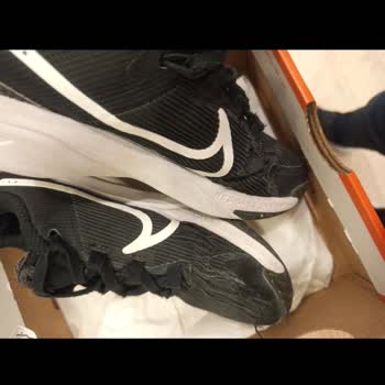 Kısa Sürede Yırtılan Nike Ayakkabılar İçin Değişim Veya İade Talebi
