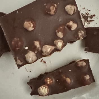 Bayat Ve Bozuk Çikolata Sağlığımı Tehlikeye Attı