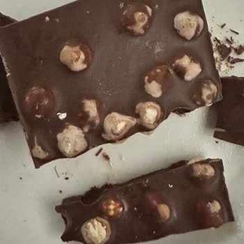 Bayat Ve Bozuk Çikolata Sağlığımı Tehlikeye Attı