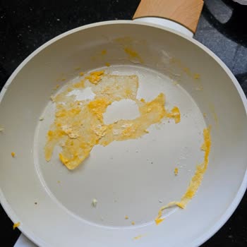 Karaca Züccaciye'den Aldığım Yapışmaz Tavalar Kısa Sürede Yapışmaya Başladı, Destek Alamıyorum!