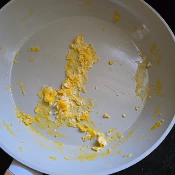 Karaca Züccaciye'den Aldığım Yapışmaz Tavalar Kısa Sürede Yapışmaya Başladı, Destek Alamıyorum!