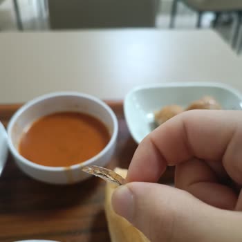 Yemekte Cam Parçası Ve Hijyen Sorunları: Sağlığımız Tehlikede