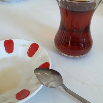 İmam Çağdaş Pis Bardakta Çay Yüzünden Yemeğimiz Zehir Oldu Hijyen Güvenimizi Kaybettik