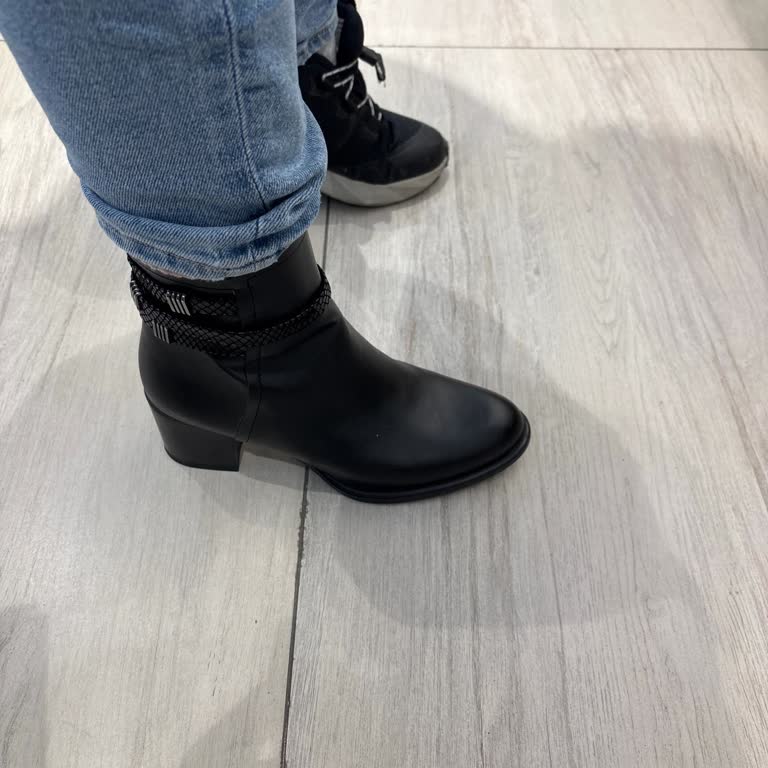 Gerçek Deri Beklentisiyle Aldığım Ayakkabının Suni Çıkması Ve Değişim Talebimin Reddedilmesi