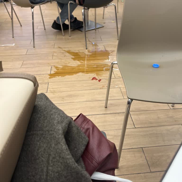 Burger King Yemek Alanında Temizlik Ve Sipariş Yönetimi Sorunları