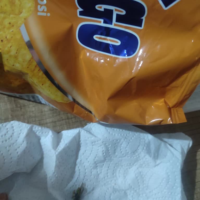 Peynirli Cips Paketinden Ölmüş Arı Çıkması Ve Gıda Güvenliği Endişesi