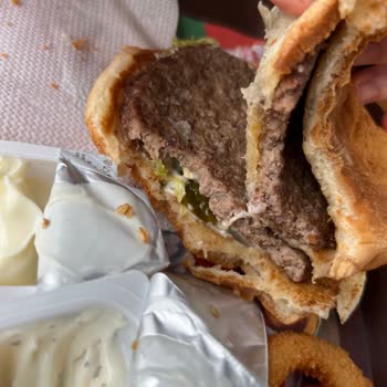 Burger King Bornova Şubesinde Bayat Ve Eksik Ürünlerle Hayal Kırıklığı