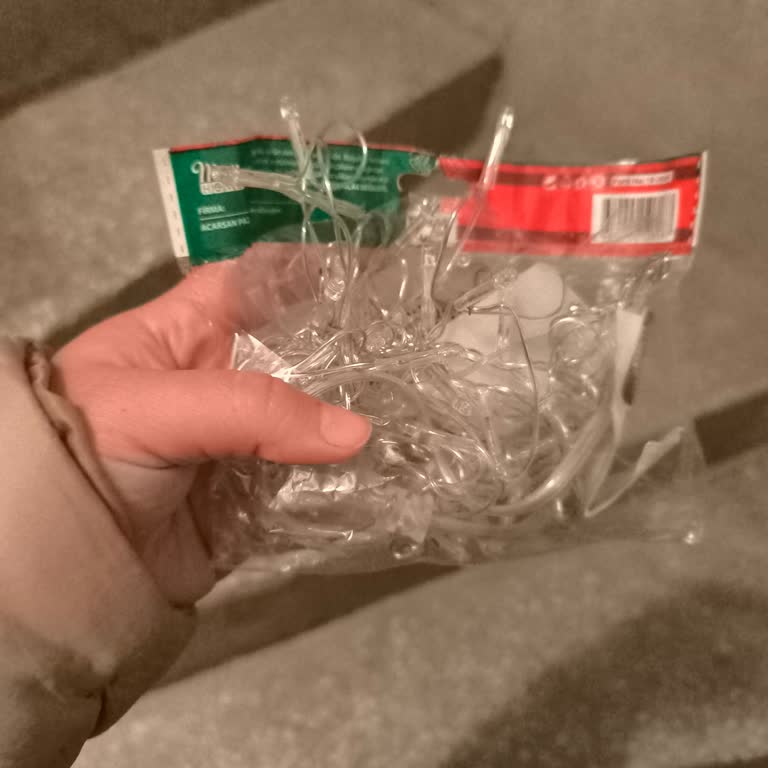 Bozuk LED Işık Ve Mağaza Çalışanlarının İlgisiz Tavrı Mağduriyet Yarattı