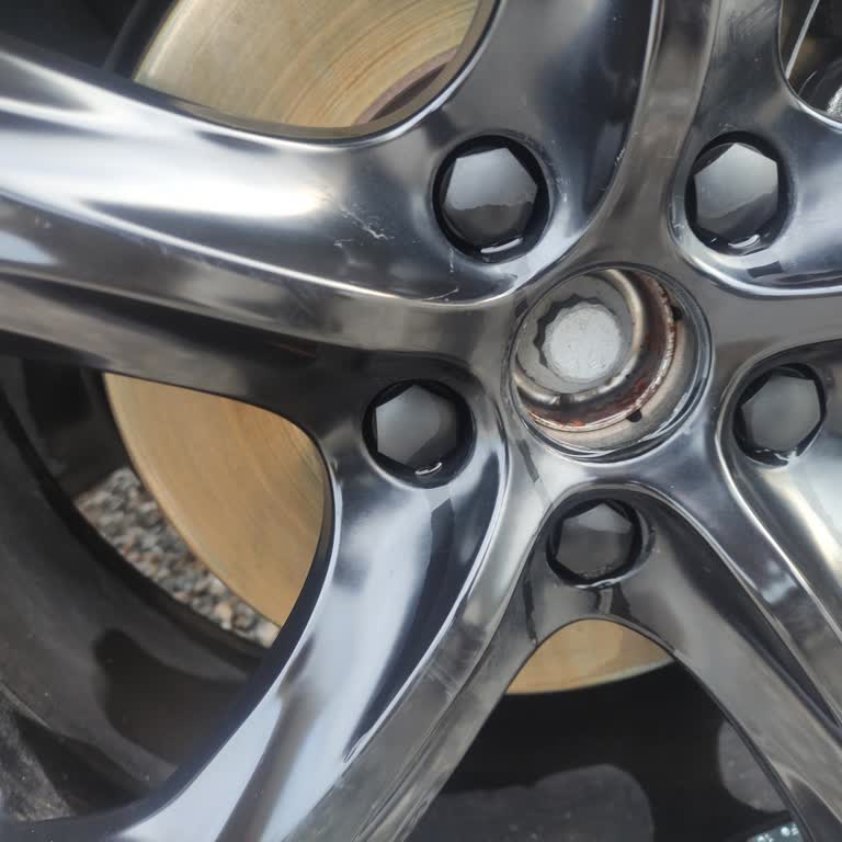 Michelin Bayisinde Jantlarım Hasar Gördü Ve İlgisiz Yaklaşımla Karşılaştım