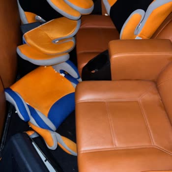 Sinema Salonunda Koltuklarda Eşya Olması Ve Personel İlgisizliği Nedeniyle Yaşanan Rahatsızlık