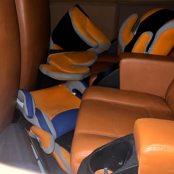 Sinema Salonunda Koltuklarda Eşya Olması Ve Personel İlgisizliği Nedeniyle Yaşanan Rahatsızlık