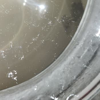 Çamaşır Makinesi Kıyafetleri Yıpratıyor, Toz Ve Kötü Koku Sorununa Çözüm Yok