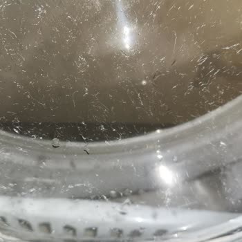 Çamaşır Makinesi Kıyafetleri Yıpratıyor, Toz Ve Kötü Koku Sorununa Çözüm Yok