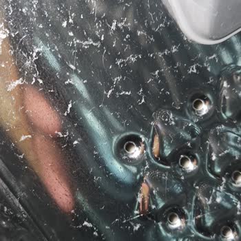 Çamaşır Makinesi Kıyafetleri Yıpratıyor, Toz Ve Kötü Koku Sorununa Çözüm Yok